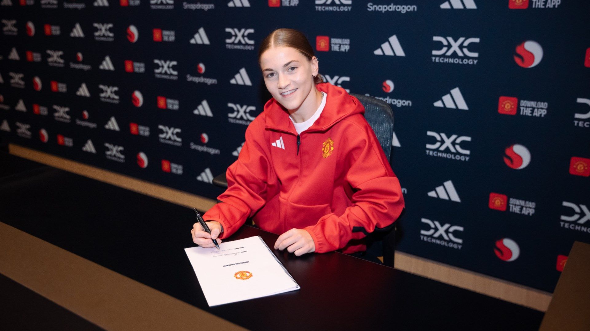 Stunning swap transfer between Man City & Man Utd made official as England duo Jess Park & Grace Clinton trade clubs on WSL deadline day
