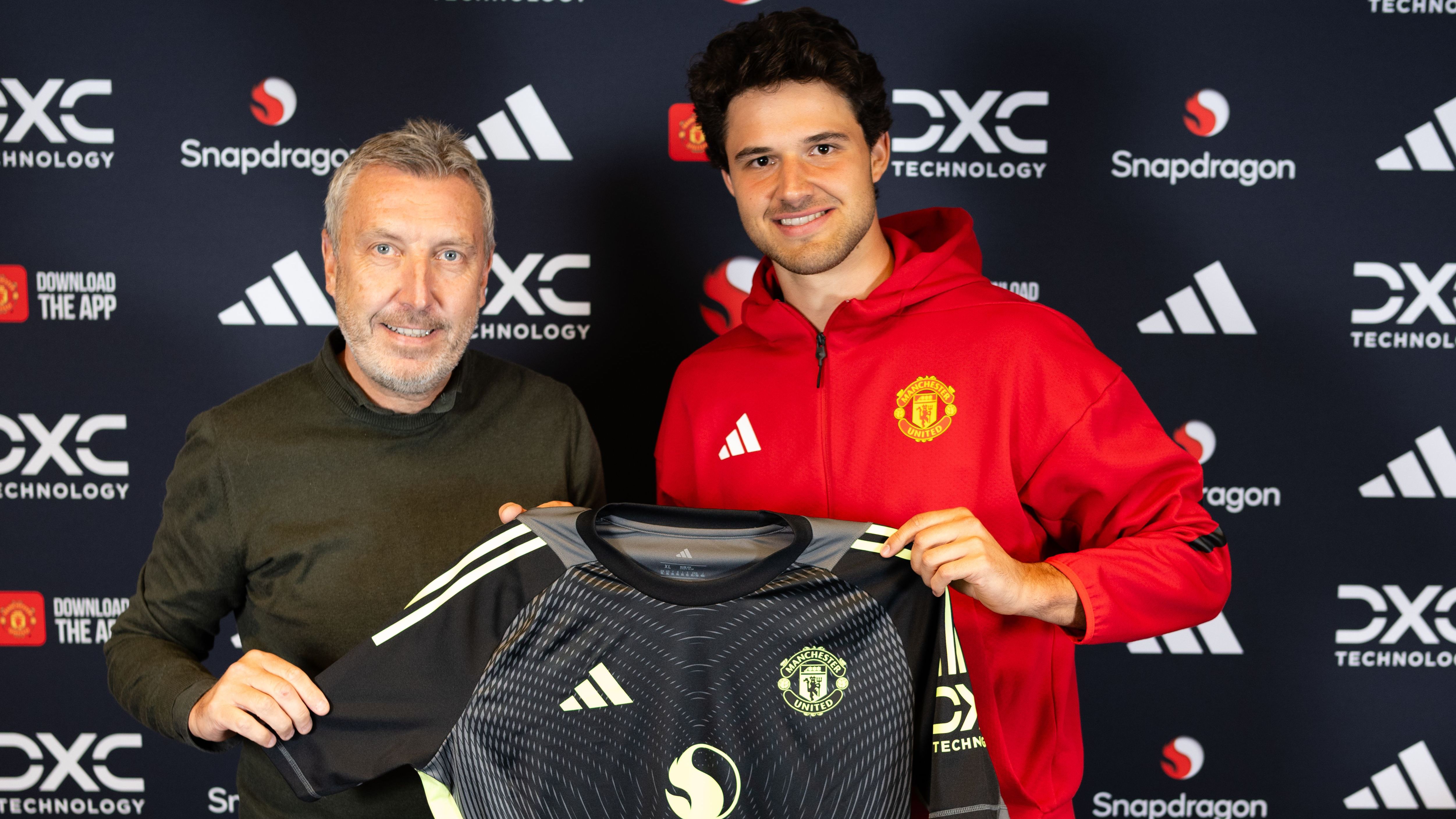 'He's a panic buy' - Man Utd blasted for signing Senne Lammens over Emi Martinez by former Red Devils goalkeeper