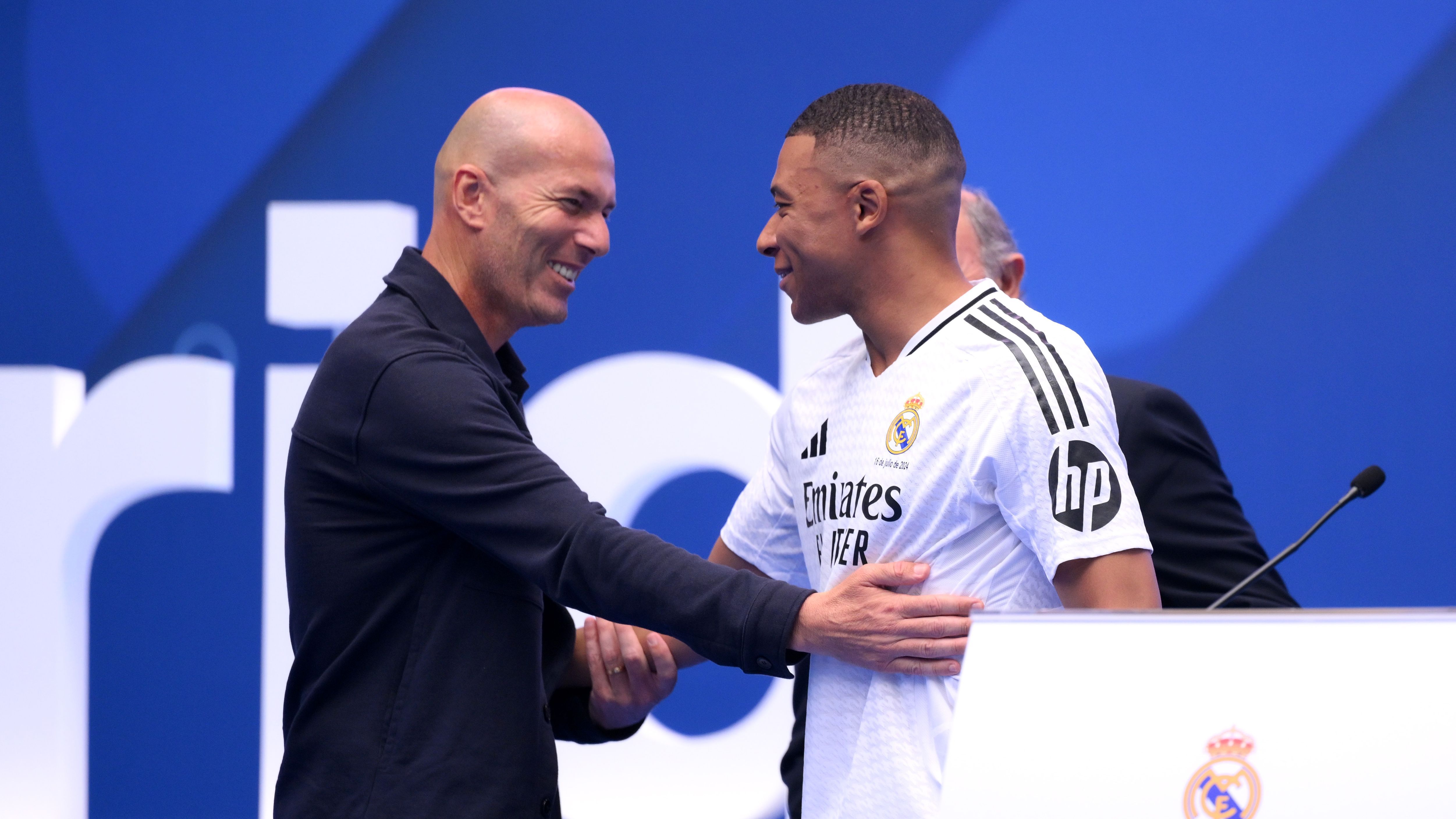 Zinedine Zidane is waiting! Ex-Real Madrid boss keeping an eye on Kylian Mbappe and Co. as France legend prepares to make long-awaited return after Didier Deschamps exit