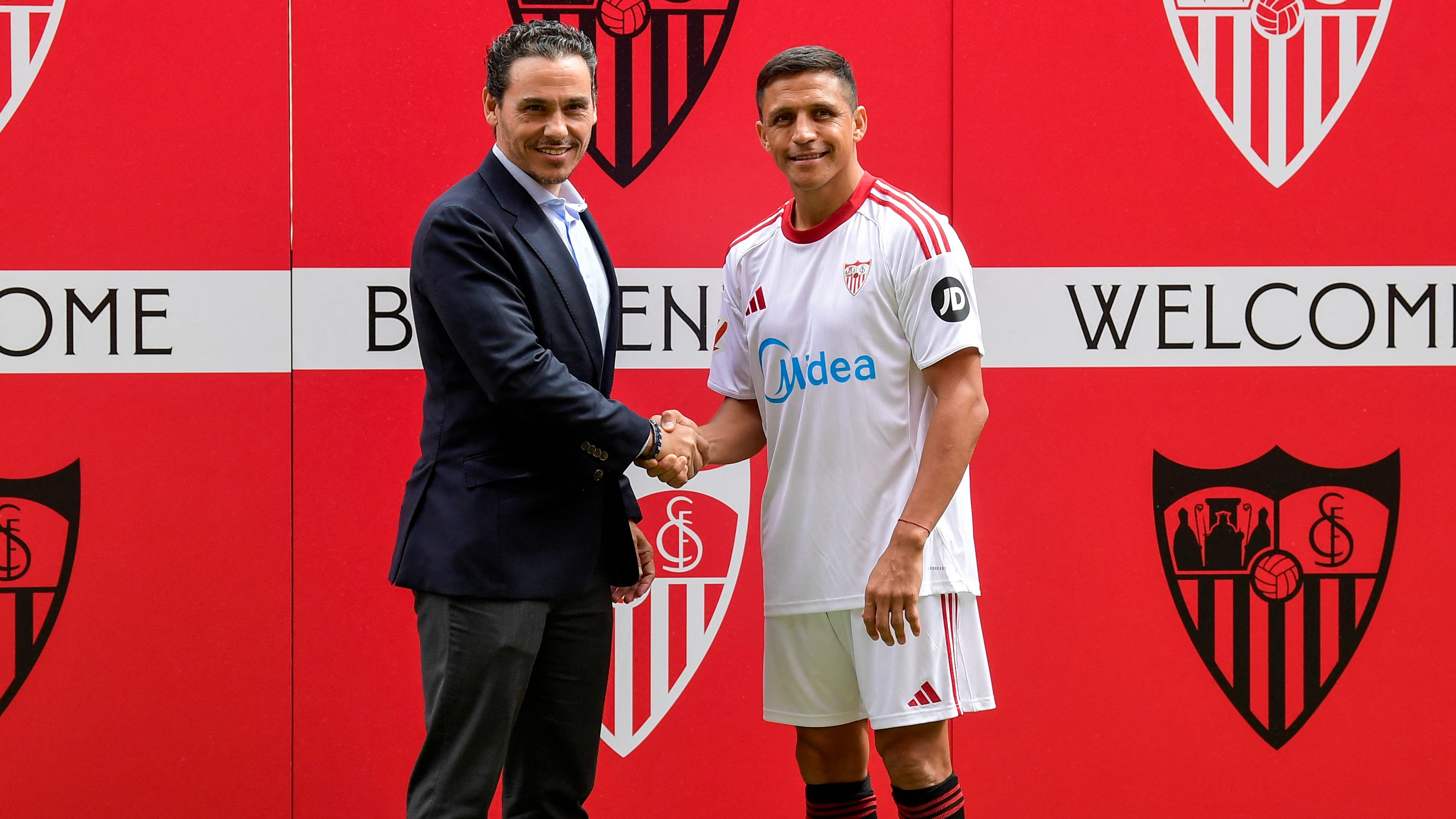 Cesar Azpilicueta leaving the kids in his dust at Sevilla as Alexis Sanchez reveals ex-Chelsea veteran's impressive stats in training