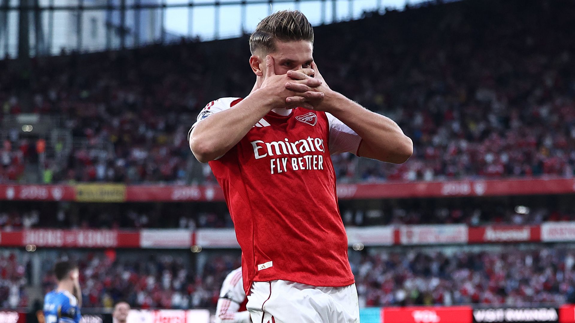 Viktor Gyokeres & Alexander Isak warned transfer sagas will 'catch up' with them as ex-striker slams new Arsenal & Liverpool signings