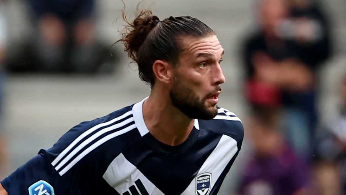 Andy Carroll's nightmare debut! Ex-Liverpool striker SENT OFF on full Dagenham & Redbridge bow in non-league