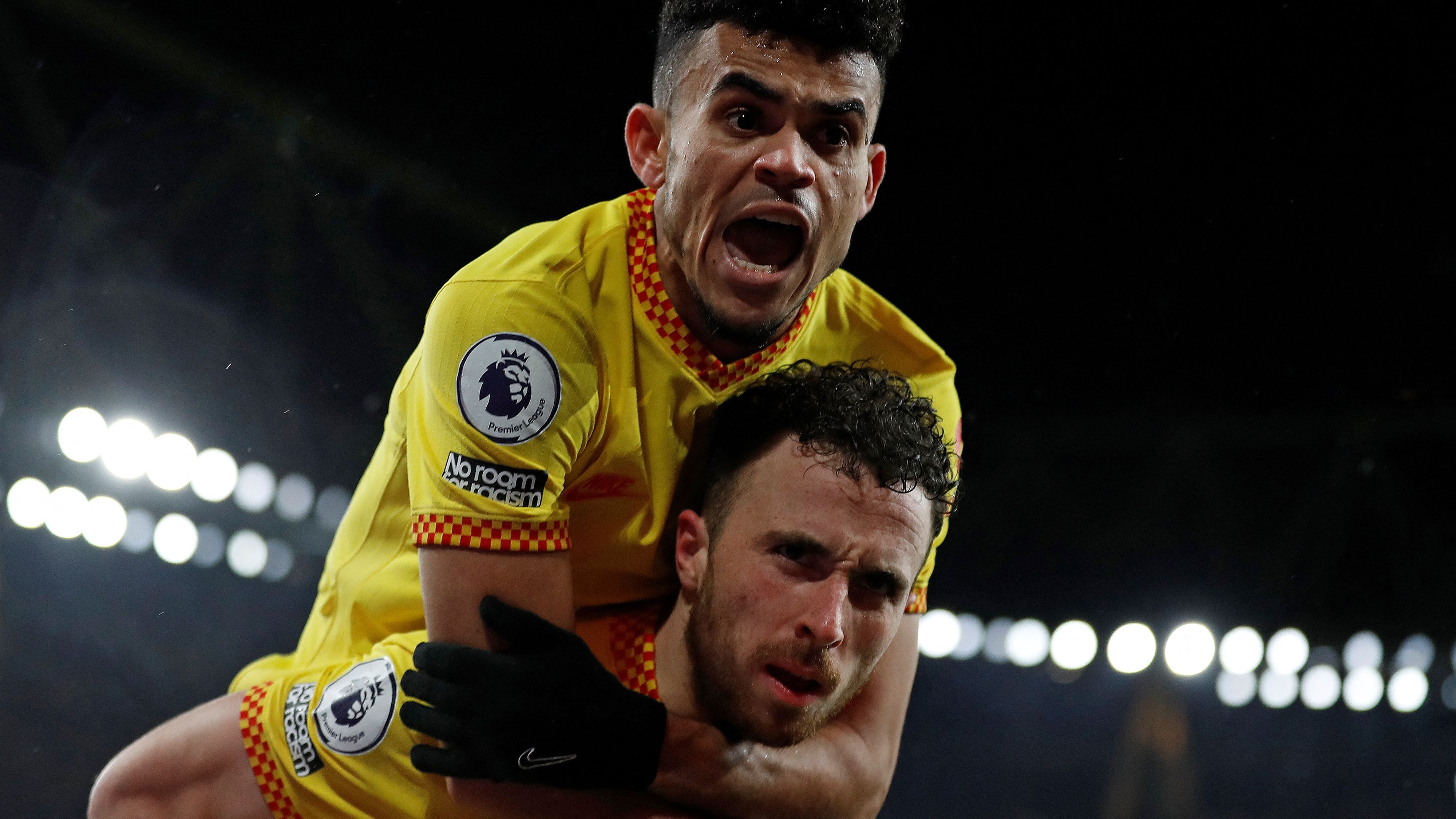 VIDEO: Bayern Munich star Luis Diaz all smiles after receiving special custom gift featuring tribute to gaming-obsessed late ex-Liverpool team-mate Diogo Jota
