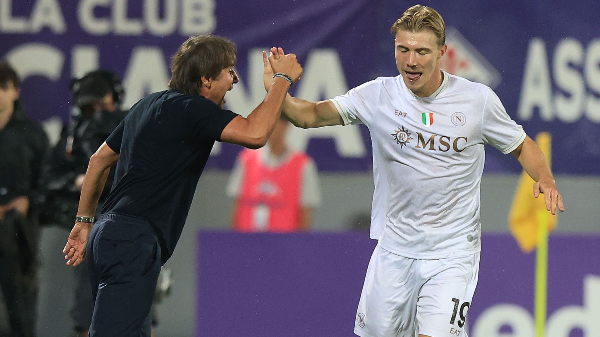 Man Utd players make their thoughts on Rasmus Hojlund clear with response to £72m flop's fast start at Napoli after loan move