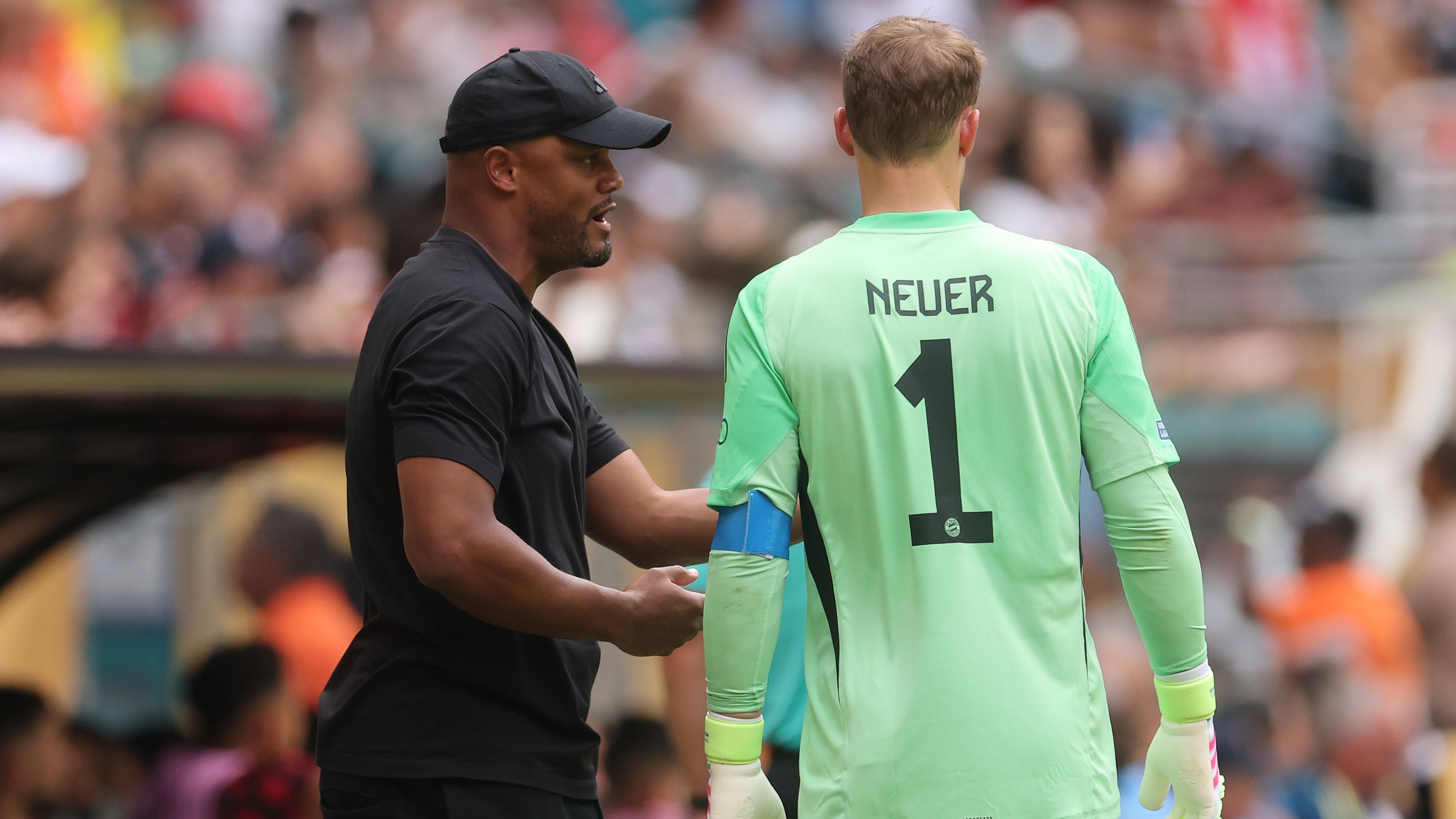Manuel Neuer dropped? Vincent Kompany under pressure to make goalkeeper change due amid Bayern Munich promise to German veteran's successor