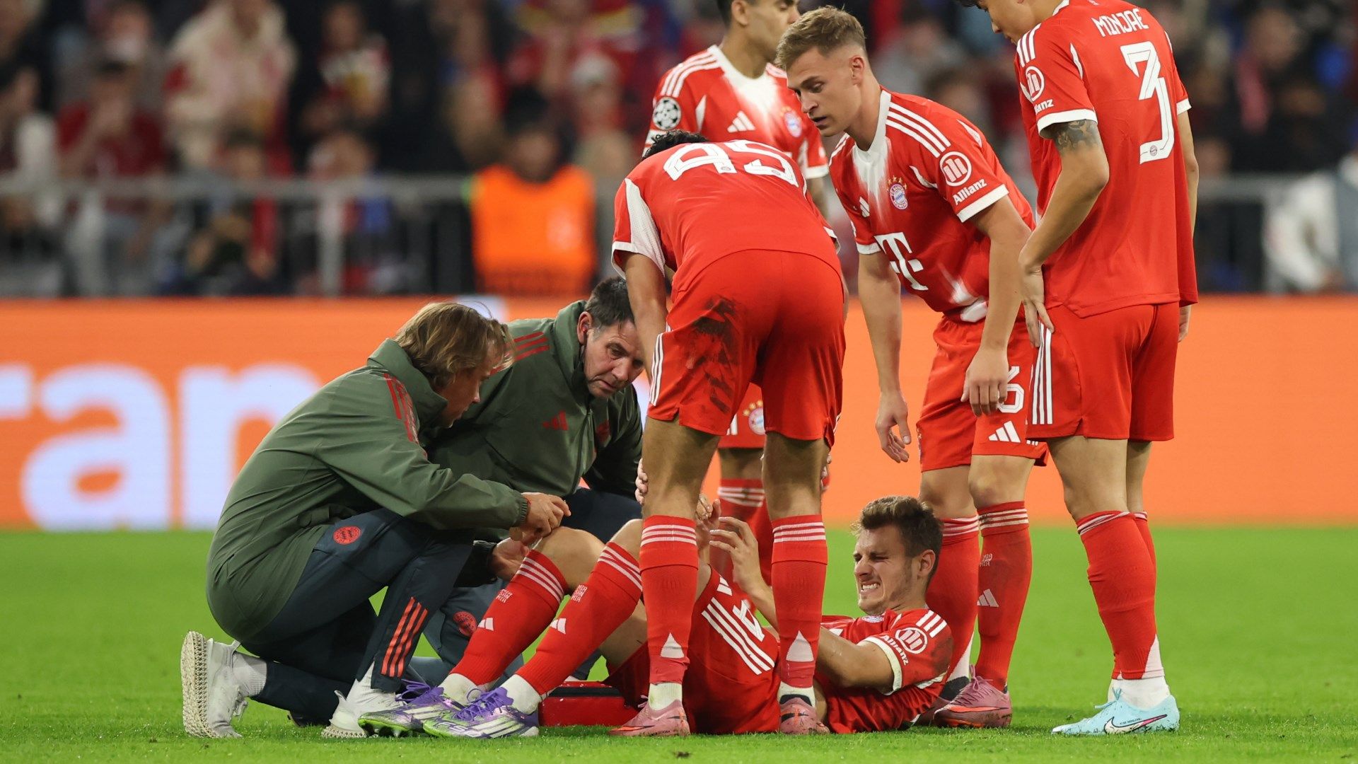 Manuel Neuer dropped? Vincent Kompany under pressure to make goalkeeper change due amid Bayern Munich promise to German veteran's successor